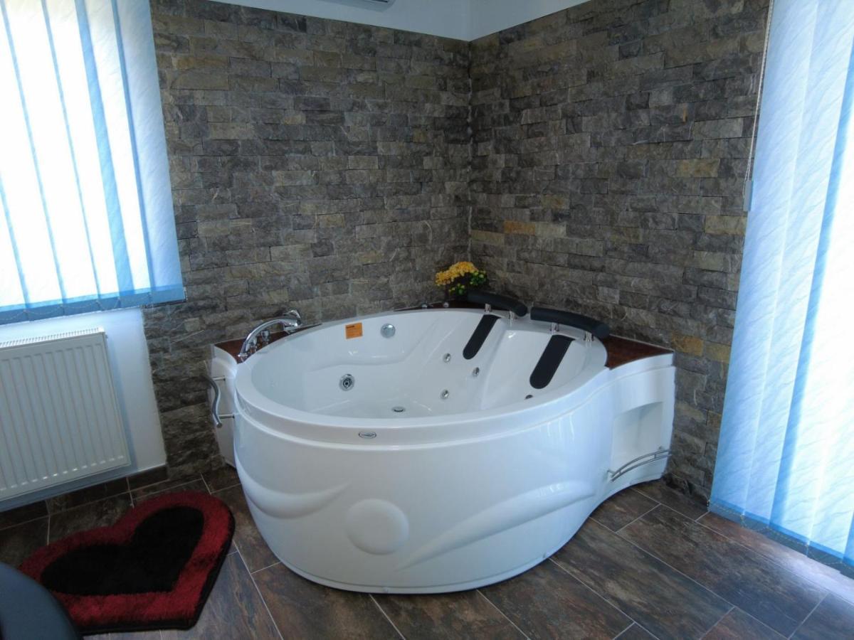 Motel Aladin Казин Екстериор снимка