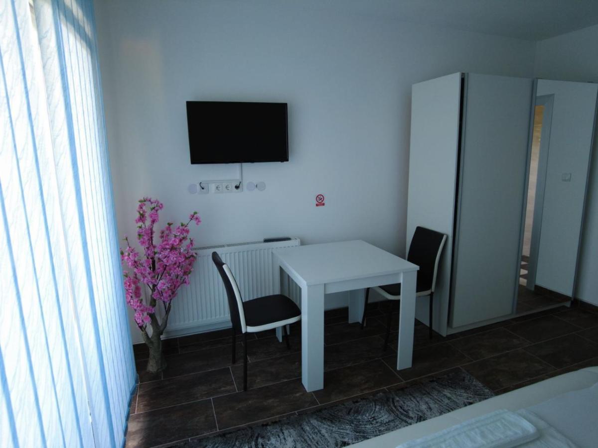 Motel Aladin Казин Екстериор снимка
