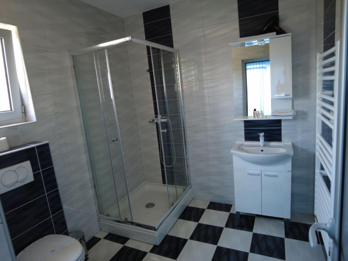 Motel Aladin Казин Екстериор снимка