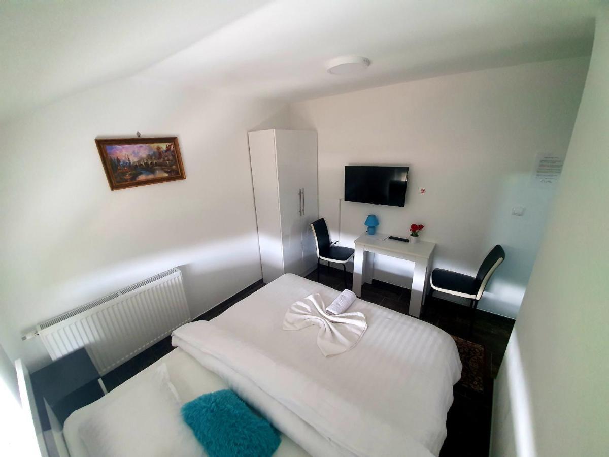 Motel Aladin Казин Екстериор снимка